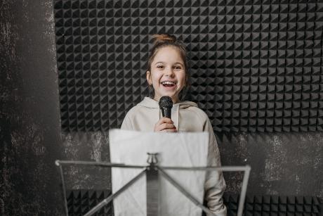 online singing, skype singing, zoom singing, factime singing, learn to sing online, lana del rey, Singing Lessons, London, South London, Brixton, SW, SE, Learn to sing, Vocal coach, x factor